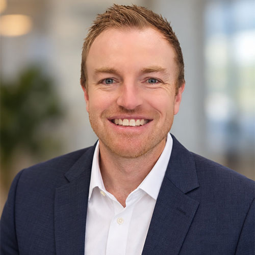 Smiling man wearing an suit jacket and button down shirt